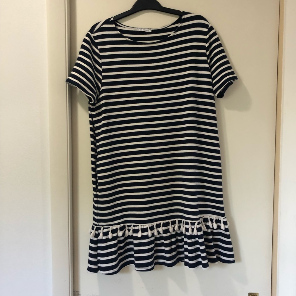 Sweatshirt Dress with tassels! This is gently worn and Super comfy. A must have!